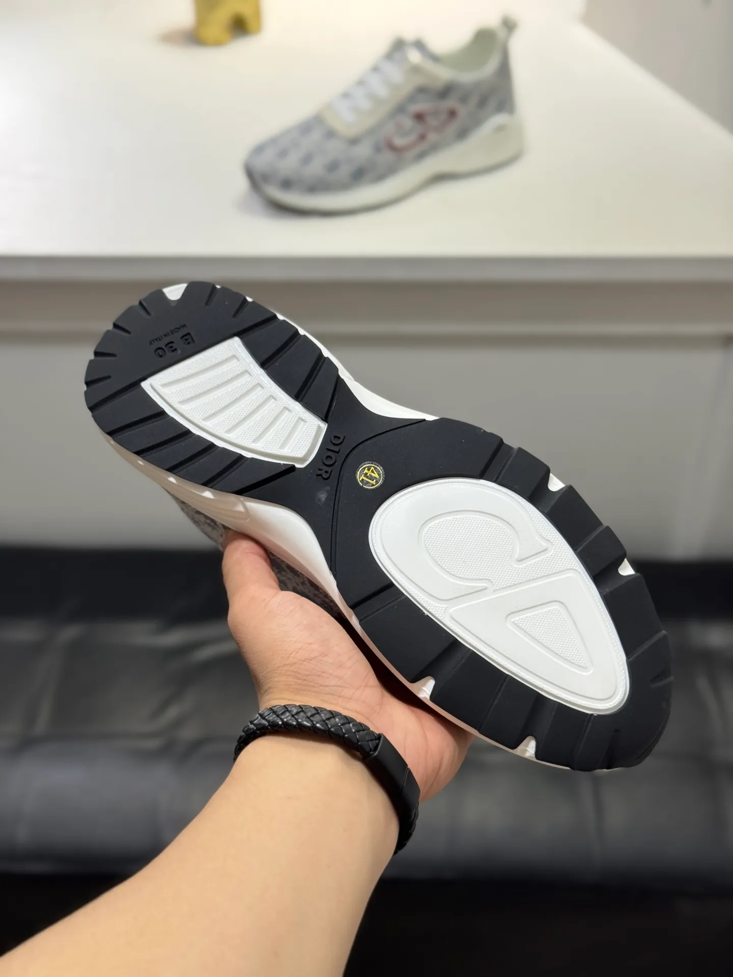 Men's shoes 💰420 [New style] 🏵️🏵️Original quality! Dior🔥Christan Dior (Dior) hot style [new style]⚠⚠️Top purchasing agent🔍🔍Men's HK counters are on sale simultaneously. Sole: The original sole is specially provided by the original factory. The exclusive movable molded sole is super comfortable. The original factory follows the order. 🔍🔍The high-quality multi-color splicing design is exquisite and unique, with canvas upper and mesh lining💪Details determine the quality. We only make shoes with care. You can go in and out of the counter at will. Welcome to compare🇮🇹Size: 38-44 (45 customized)